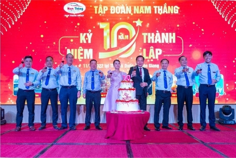 tap doan nam thang ky niem 10 nam thanh lap