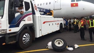 may bay vietjet air bi roi lop  ai la nguoi cuoi cung roi may bay