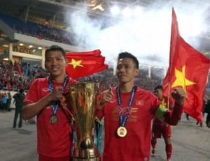 anh duc theo chan xuan truong van lam sang thai lan thi dau