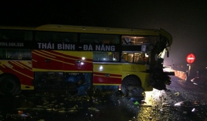 thanh hoa  tong vao dau keo phu xe khach chet trong ca bin