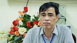 vu gian lan thi cu o hoa binh  them 5 can bo bi trieu tap