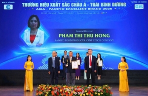 doanh nhan pham thi thu hong   vinh du nhan chung nhan  nha lanh dao xuat sac chau a   thai binh duong nam 2025