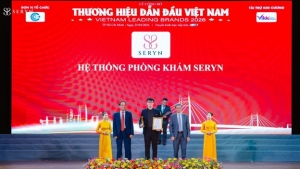 seryn clinic duoc vinh danh top 10 thuong hieu dan dau viet nam dau an cho mo hinh tre hoa da chuyen khoa