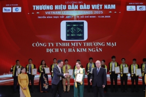 my pham ha kim ngan vinh du nhan giai thuong danh gia top 10 thuong hieu dan dau viet nam 2025