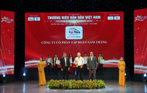 tap doan nam thang vinh du nhan duoc chung nhan top 10  thuong hieu dan dau viet nam 2025