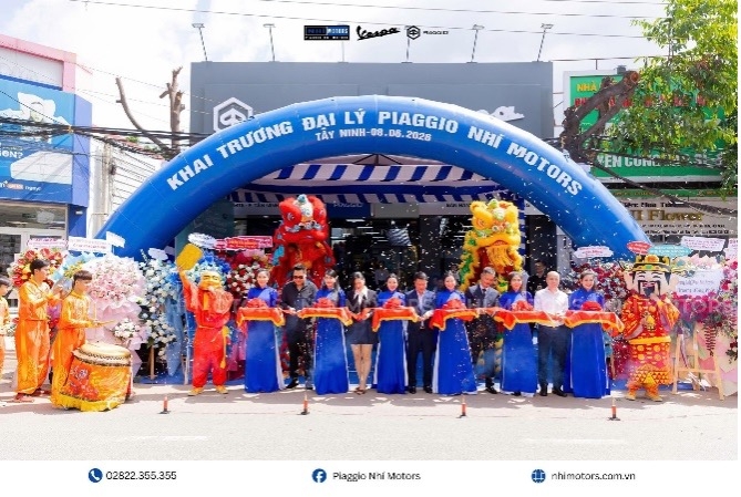 nhi motors   tu su dam me vespa den dai ly uy quyen chinh hang piaggio