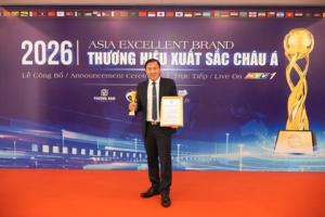 ong le van trung   chu tich hdqt cong ty co phan tap doan dau tu uniland vinh du nhan giai thuong  nha lanh dao xuat sac chau a